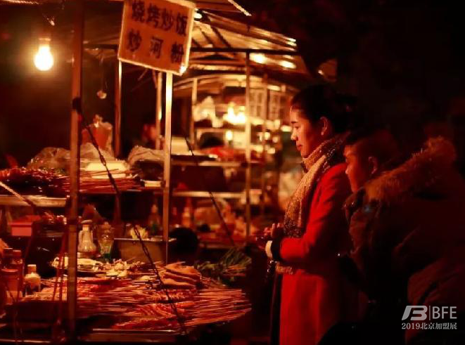 对于中国人来说，没有烧烤的夏夜是没有灵魂的
